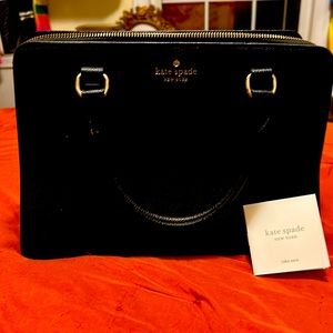 Black Kate spade classic purse. Two side pockets, one middle zipper pocket.